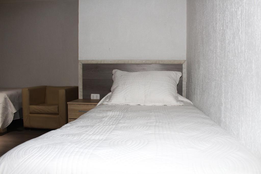 Residencial Victoria Said Hotel Линарес Екстериор снимка